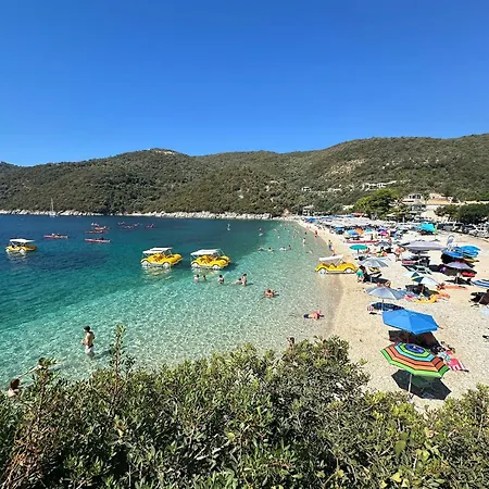 Aella Exclusive Residences Lefkada アパート ミクロス・ギアロス