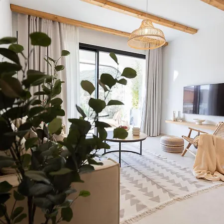 Aella Exclusive Residences Lefkada * ミクロス・ギアロス
