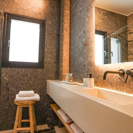 Aella Exclusive Residences Lefkada アパート ミクロス・ギアロス