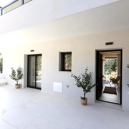 Aella Exclusive Residences Lefkada * ミクロス・ギアロス